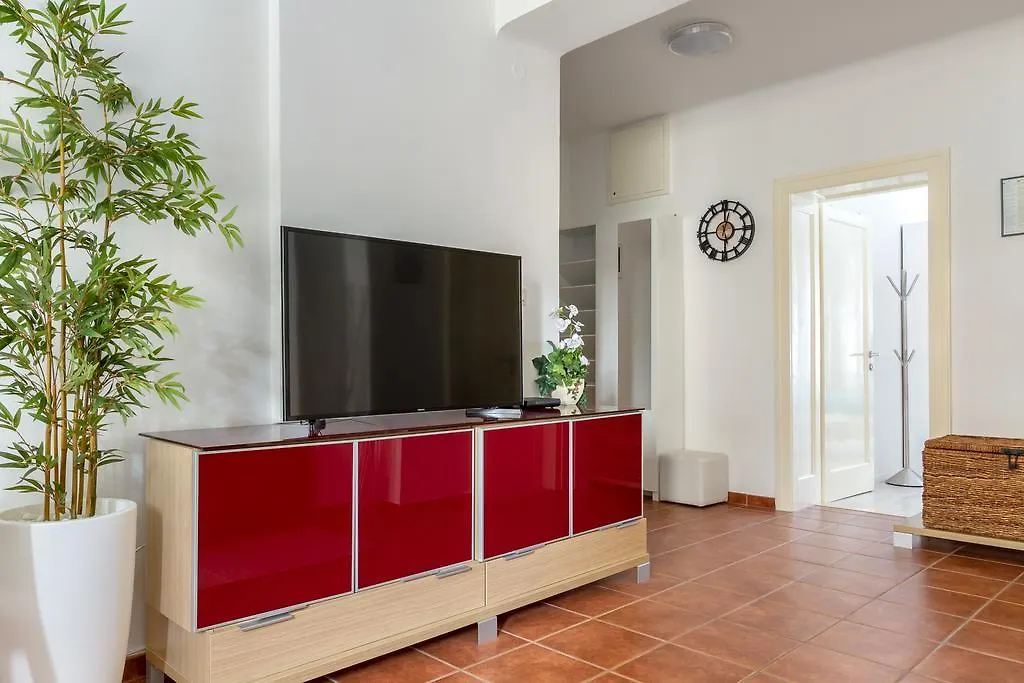 Apartment Of Solitude 0*, Split